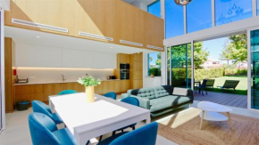 Villa Miya - Clever Details, walking distance from the Marina, restaurants, bakeries and supermarkets,, free wifi, pool